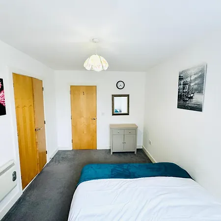 Spacious 2-Bedroom Haven With Modern Amenities In Bradley Stoke Bristol Exterior photo
