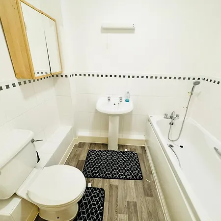 Spacious 2-Bedroom Haven With Modern Amenities In Bradley Stoke Bristol Exterior photo